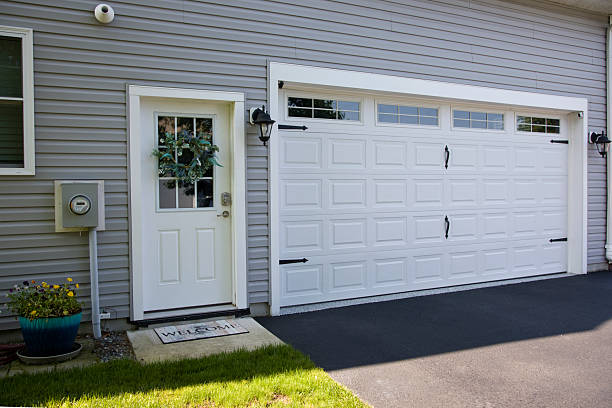 24/7 Emergency Garage Door Panel Replacement experts in Hamilton County County, IL